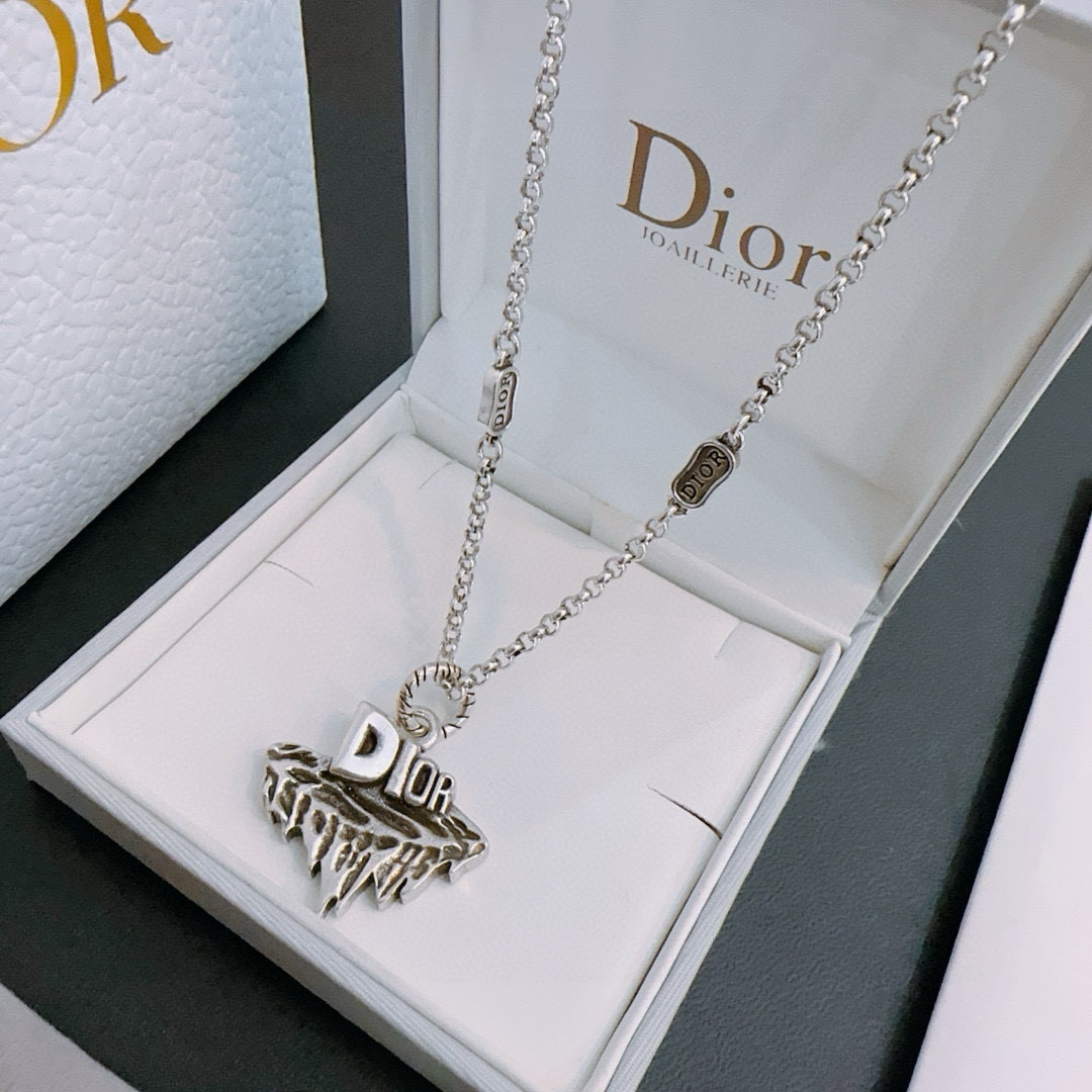    DIOR🔥新款 迪奥项链🇷🇼原单货🇷🇼专柜新款开模复古潮流时尚必备 男女均可佩戴 情侣款同款 摇滚