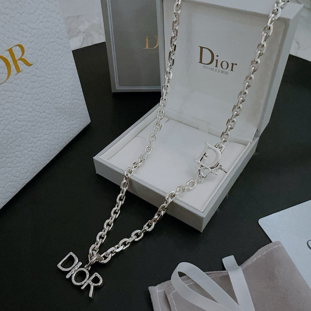    DIOR🔥新款 迪奥项链🇷🇼原单货🇷🇼专柜新款开模复古潮流时尚必备 男女均可佩戴 情侣款同款 摇滚