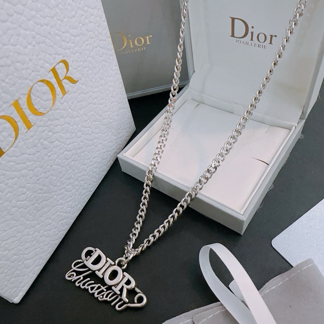    DIOR🔥新款 迪奥项链🇷🇼原单货🇷🇼专柜新款开模复古潮流时尚必备 男女均可佩戴 情侣款同款 摇滚