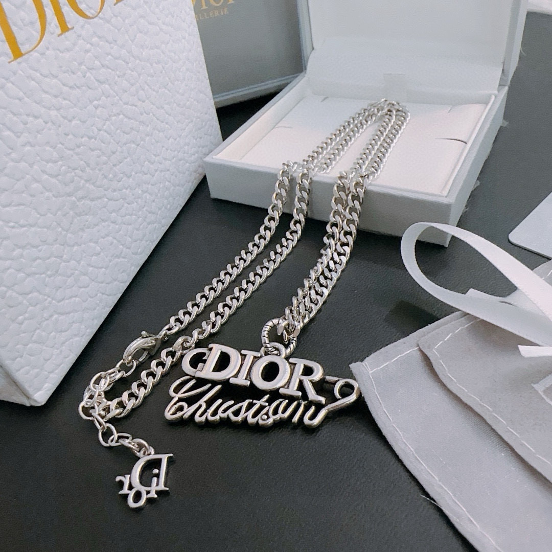    DIOR🔥新款 迪奥项链🇷🇼原单货🇷🇼专柜新款开模复古潮流时尚必备 男女均可佩戴 情侣款同款 摇滚