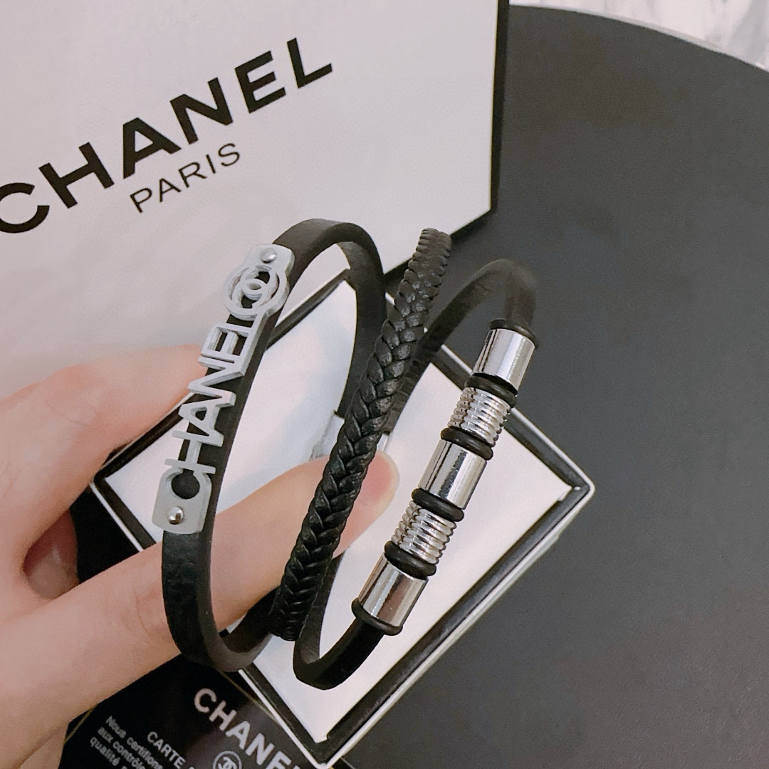         高品质香奈儿牛皮手绳手链💍原单货专柜新款开模复古潮流时尚必备 男女均可佩戴 情侣款同款 