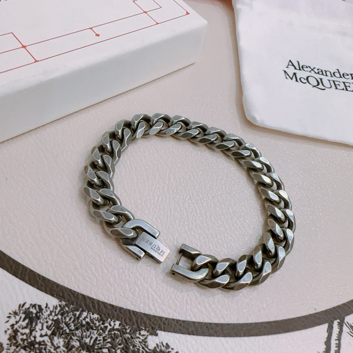   新款Alexander McQueen 亚历山大 麦昆 手链  专柜一致原版定制  骨子里那种叛逆浮
