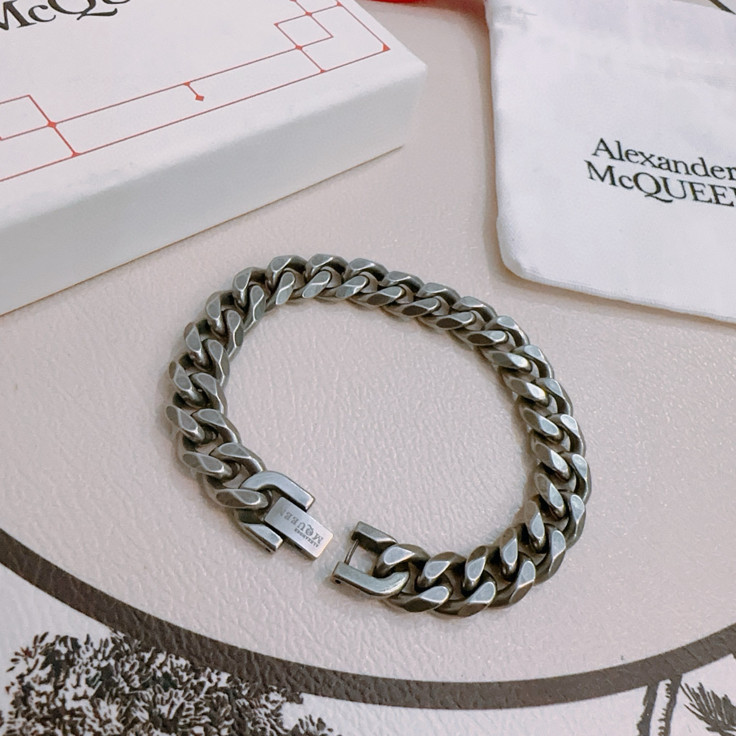   新款Alexander McQueen 亚历山大 麦昆 手链  专柜一致原版定制  骨子里那种叛逆浮