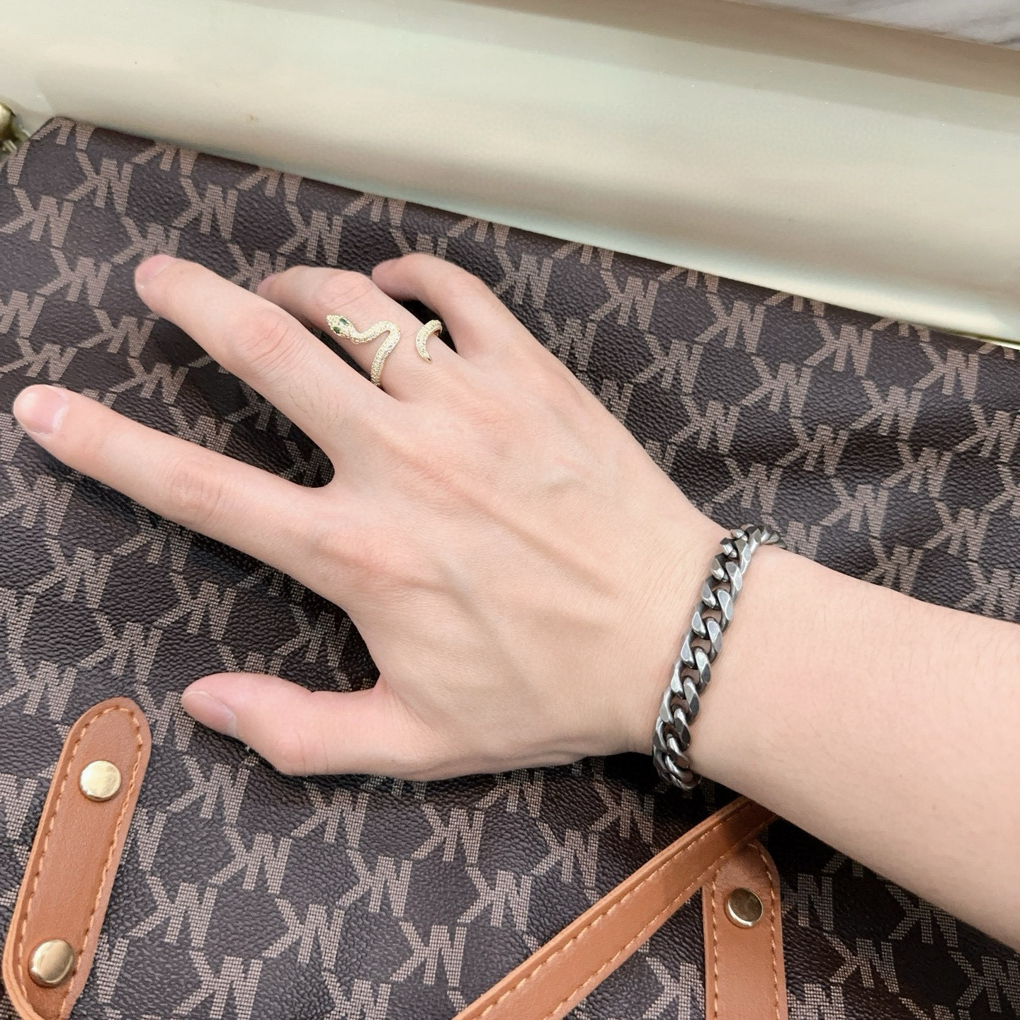   新款Alexander McQueen 亚历山大 麦昆 手链  专柜一致原版定制  骨子里那种叛逆浮