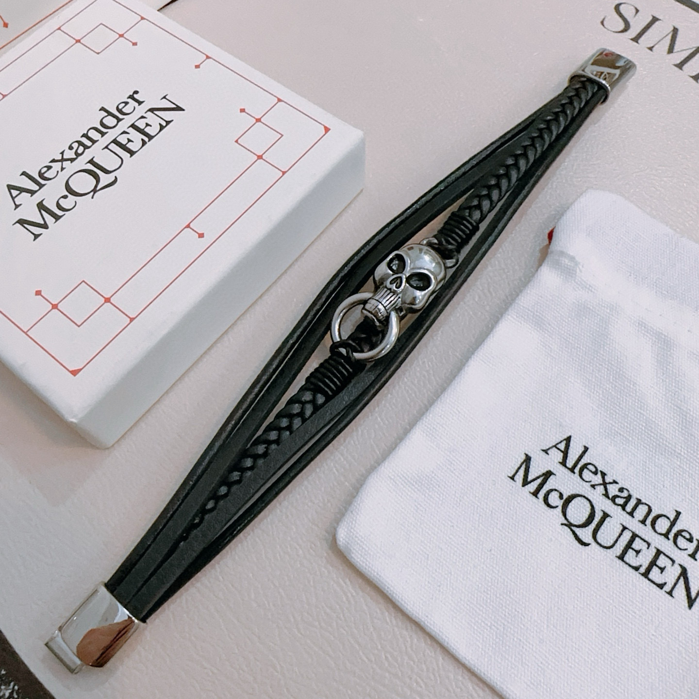   新款Alexander McQueen 亚历山大 麦昆 牛皮手链  专柜一致原版定制  骨子里那种叛