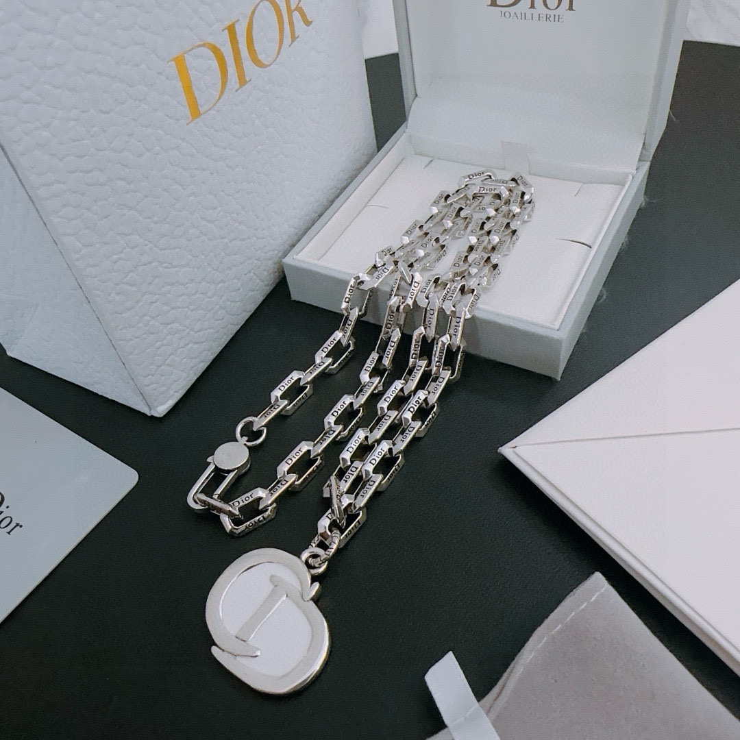    DIOR🔥新款 迪奥项链🇷🇼原单货🇷🇼专柜新款开模复古潮流时尚必备 男女均可佩戴 情侣款同款 摇滚