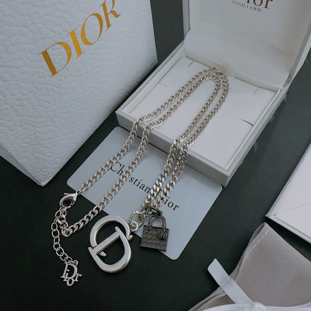    DIOR🔥新款 迪奥项链🇷🇼原单货🇷🇼专柜新款开模复古潮流时尚必备 男女均可佩戴 情侣款同款 摇滚