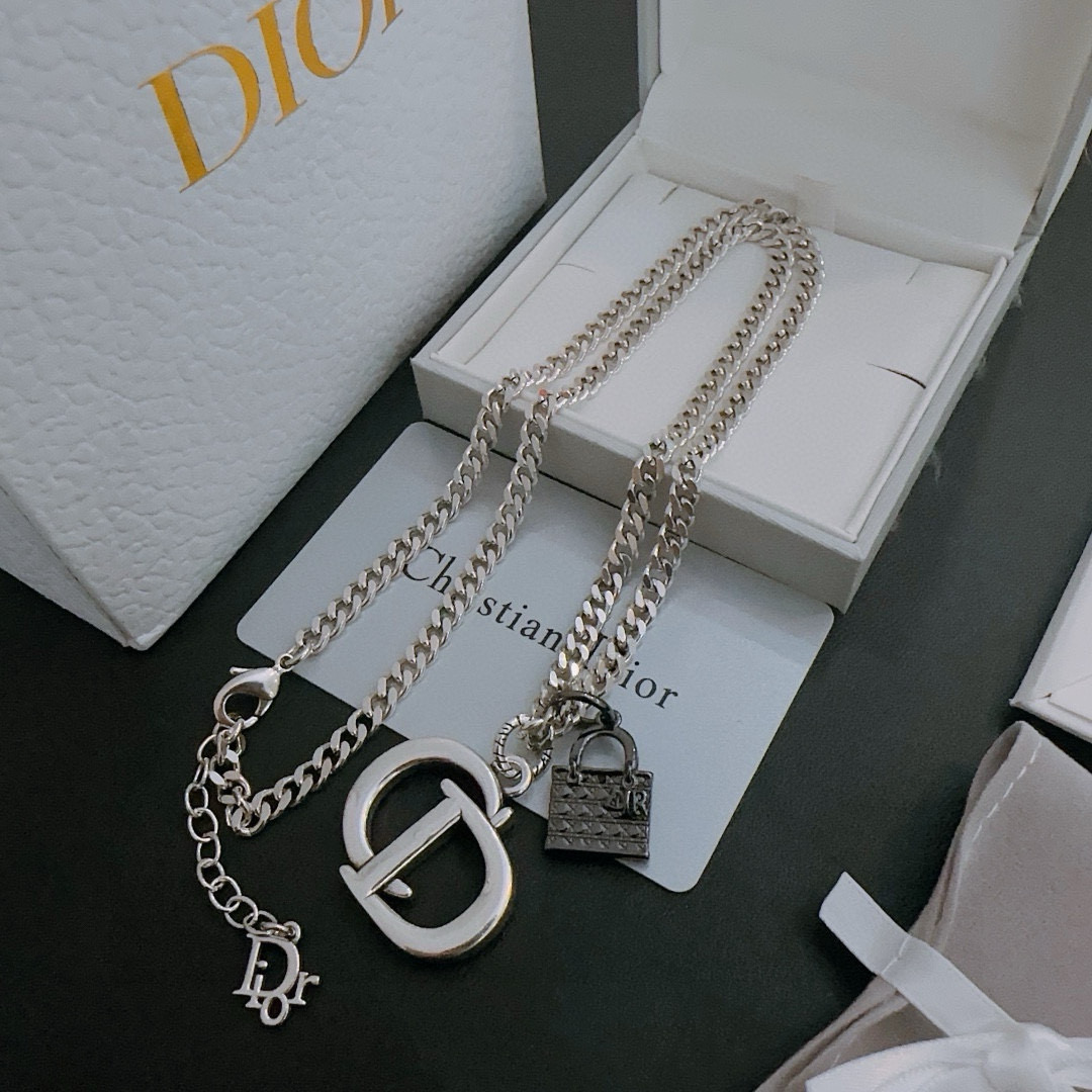    DIOR🔥新款 迪奥项链🇷🇼原单货🇷🇼专柜新款开模复古潮流时尚必备 男女均可佩戴 情侣款同款 摇滚