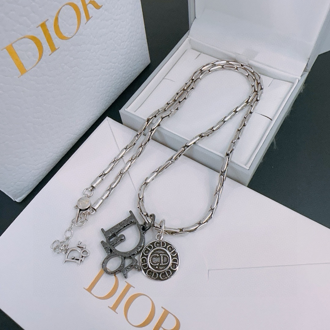    DIOR🔥新款 迪奥项链🇷🇼原单货🇷🇼专柜新款开模复古潮流时尚必备 男女均可佩戴 情侣款同款 摇滚