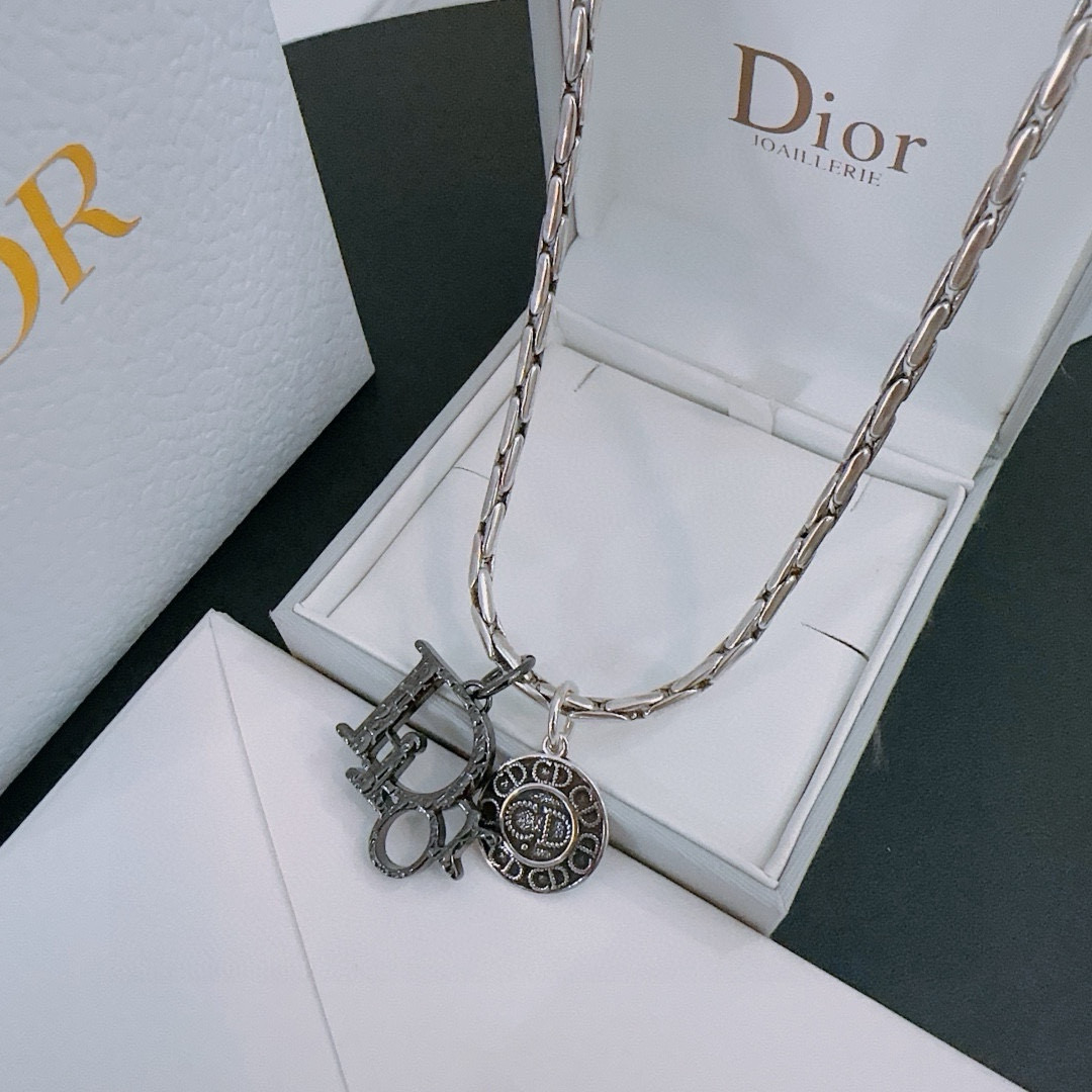    DIOR🔥新款 迪奥项链🇷🇼原单货🇷🇼专柜新款开模复古潮流时尚必备 男女均可佩戴 情侣款同款 摇滚
