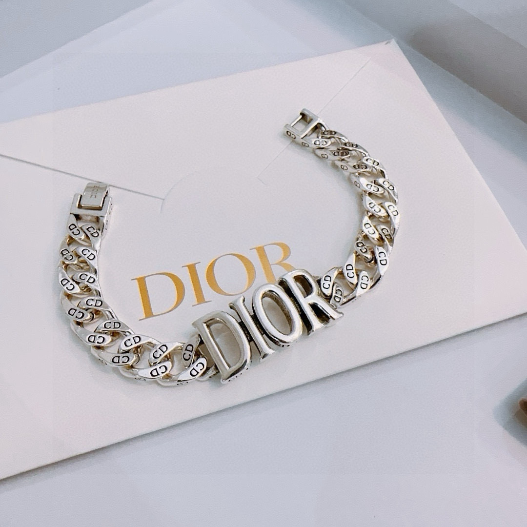         DIOR新款🔥高品质迪奥手链原单货专柜新款开模复古潮流时尚必备 男女均可佩戴 情侣款同款