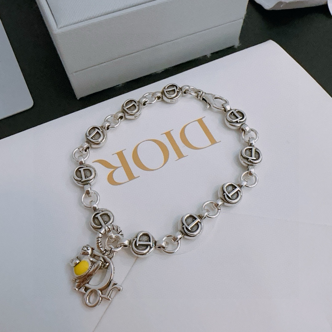         DIOR新款🔥高品质迪奥手链原单货专柜新款开模复古潮流时尚必备 男女均可佩戴 情侣款同款