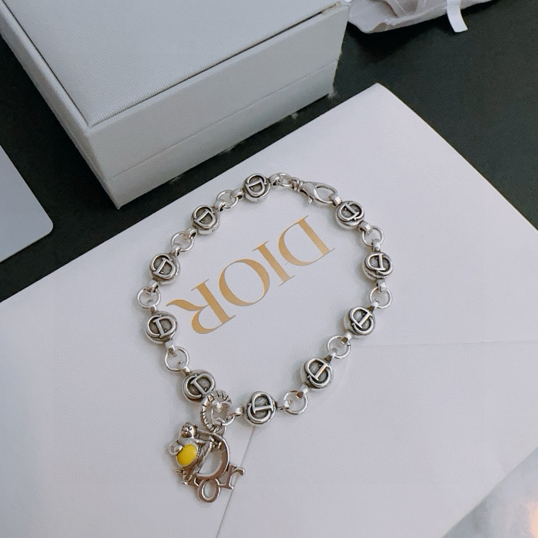         DIOR新款🔥高品质迪奥手链原单货专柜新款开模复古潮流时尚必备 男女均可佩戴 情侣款同款