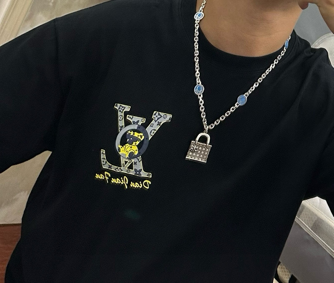    DIOR🔥新款 迪奥项链🇷🇼原单货🇷🇼专柜新款开模复古潮流时尚必备 男女均可佩戴 情侣款同款 摇滚
