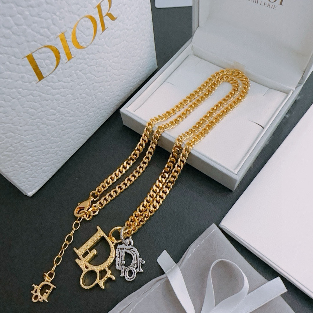    DIOR🔥新款 迪奥项链🇷🇼原单货🇷🇼专柜新款开模复古潮流时尚必备 男女均可佩戴 情侣款同款 摇滚