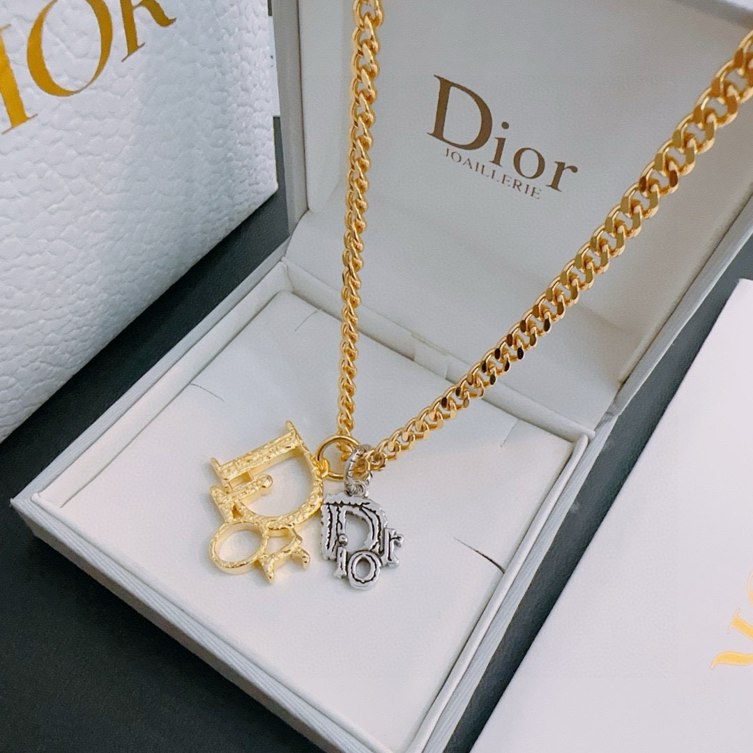    DIOR🔥新款 迪奥项链🇷🇼原单货🇷🇼专柜新款开模复古潮流时尚必备 男女均可佩戴 情侣款同款 摇滚