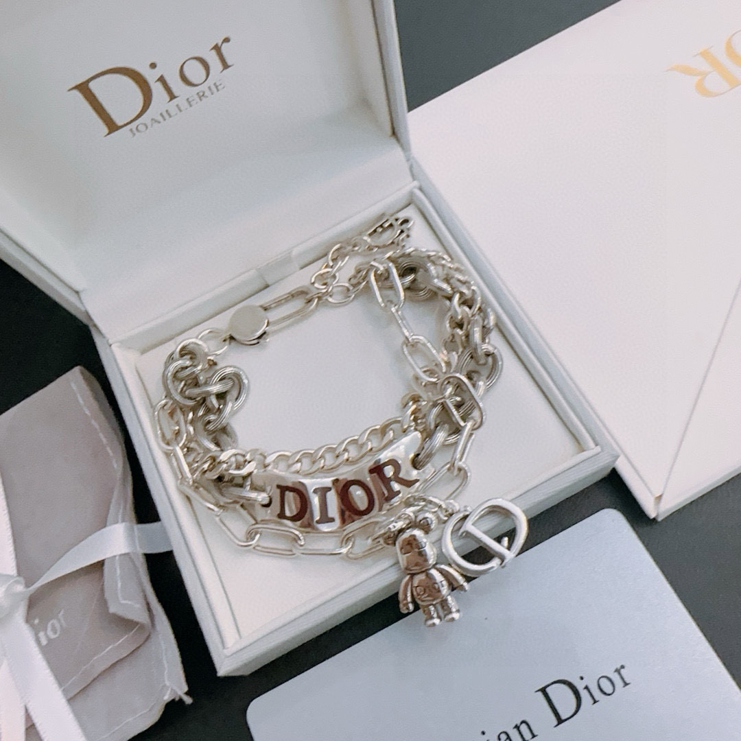         DIOR新款🔥高品质迪奥手链原单货专柜新款开模复古潮流时尚必备 男女均可佩戴 情侣款同款