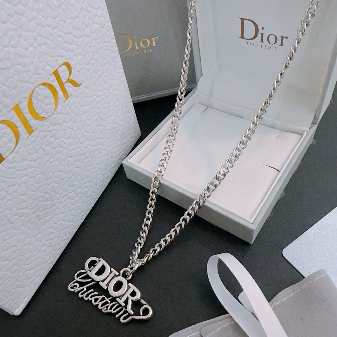    DIOR🔥新款 迪奥项链🇷🇼原单货🇷🇼专柜新款开模复古潮流时尚必备 男女均可佩戴 情侣款同款 摇滚