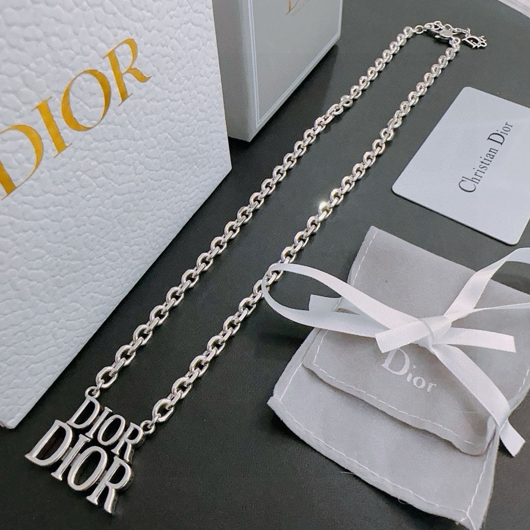    DIOR🔥新款 迪奥项链🇷🇼原单货🇷🇼专柜新款开模复古潮流时尚必备 男女均可佩戴 情侣款同款 摇滚