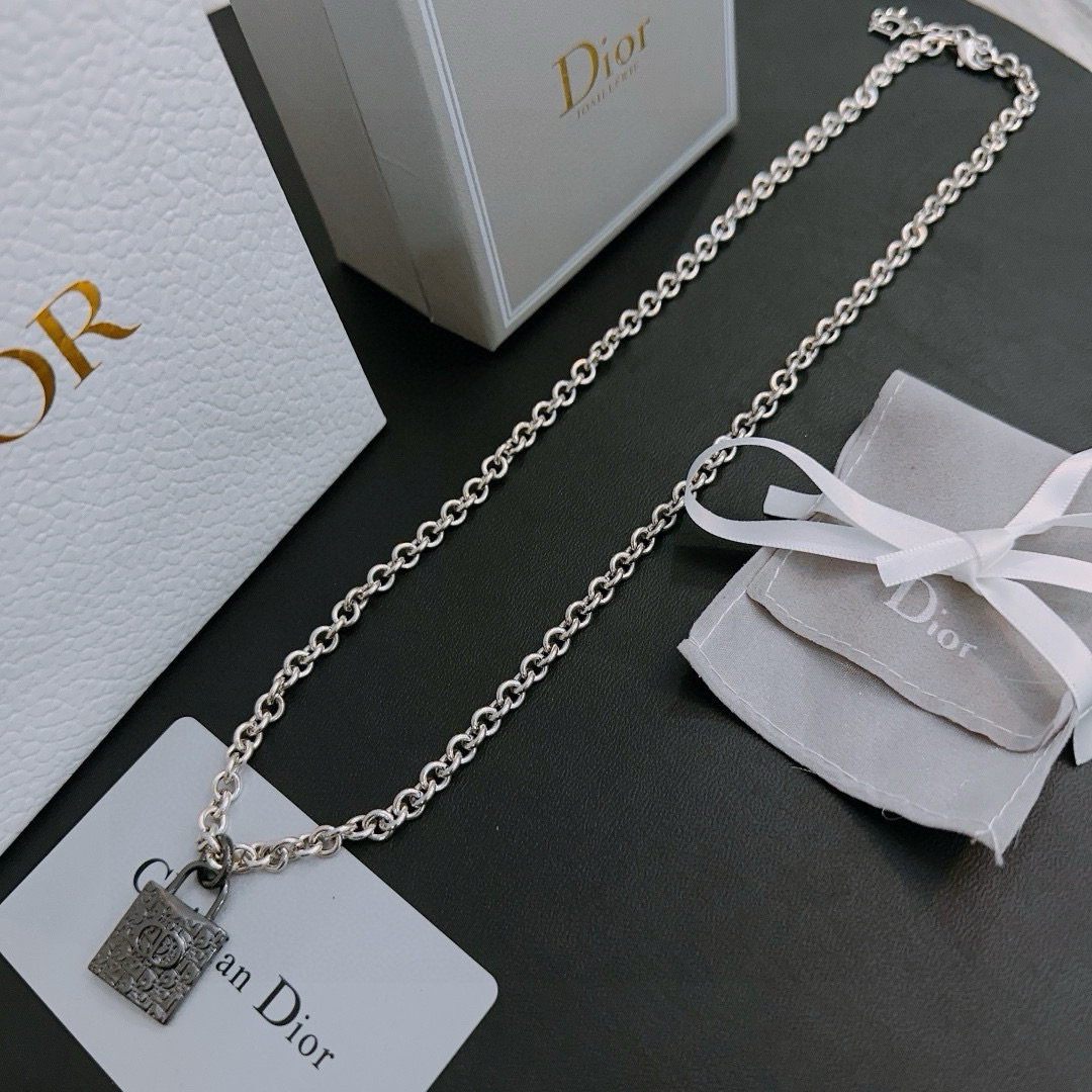    DIOR🔥新款 迪奥项链🇷🇼原单货🇷🇼专柜新款开模复古潮流时尚必备 男女均可佩戴 情侣款同款 摇滚