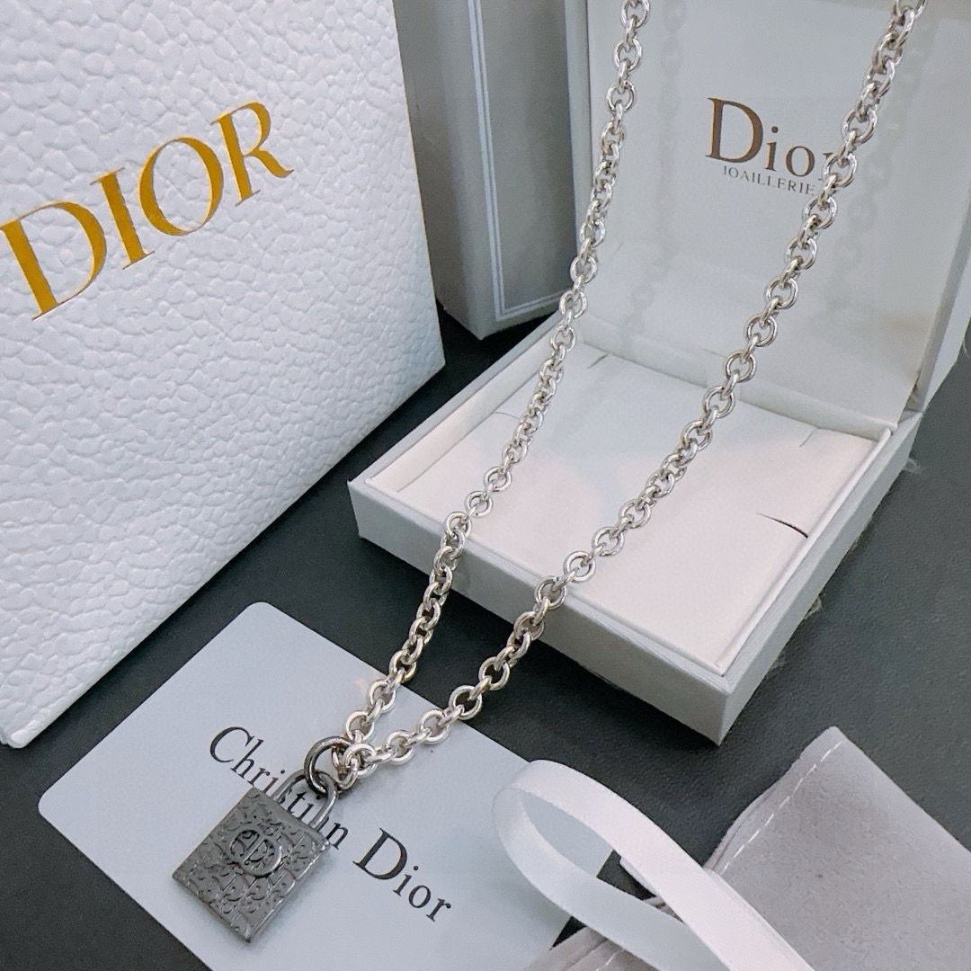    DIOR🔥新款 迪奥项链🇷🇼原单货🇷🇼专柜新款开模复古潮流时尚必备 男女均可佩戴 情侣款同款 摇滚