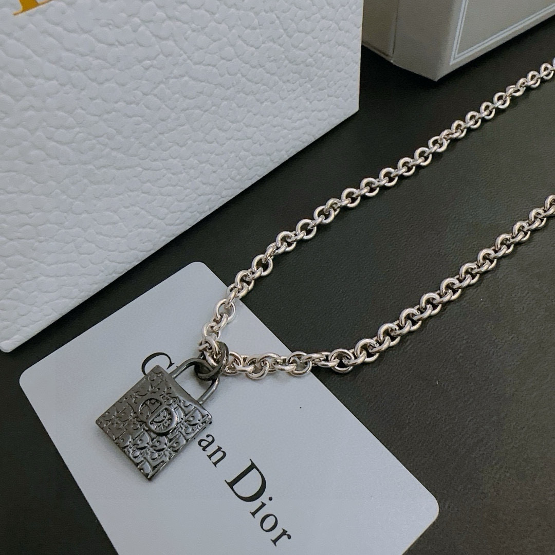    DIOR🔥新款 迪奥项链🇷🇼原单货🇷🇼专柜新款开模复古潮流时尚必备 男女均可佩戴 情侣款同款 摇滚
