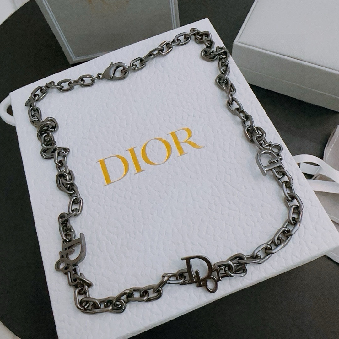     DIOR🔥新款 迪奥项链🇷🇼原单货🇷🇼专柜新款开模复古潮流时尚必备 男女均可佩戴 情侣款同款 摇