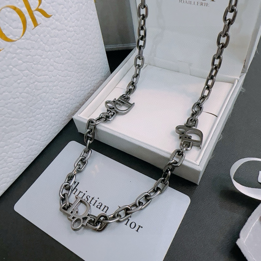     DIOR🔥新款 迪奥项链🇷🇼原单货🇷🇼专柜新款开模复古潮流时尚必备 男女均可佩戴 情侣款同款 摇