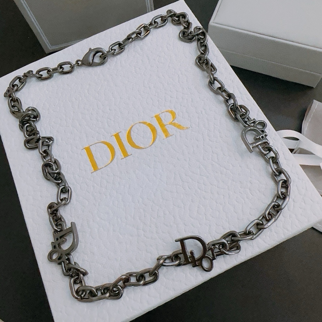     DIOR🔥新款 迪奥项链🇷🇼原单货🇷🇼专柜新款开模复古潮流时尚必备 男女均可佩戴 情侣款同款 摇