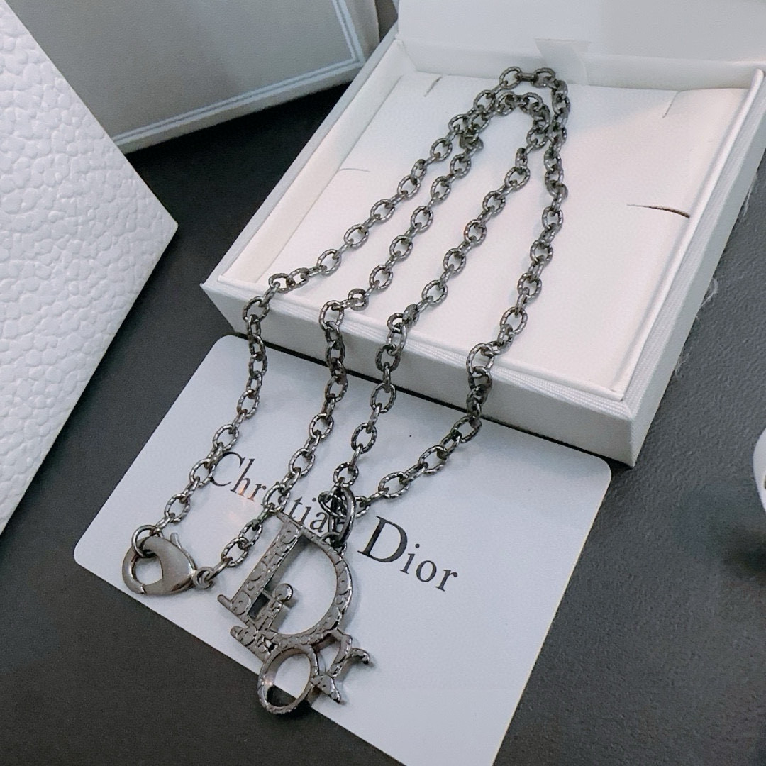    DIOR🔥新款 迪奥项链🇷🇼原单货🇷🇼专柜新款开模复古潮流时尚必备 男女均可佩戴 情侣款同款 摇滚
