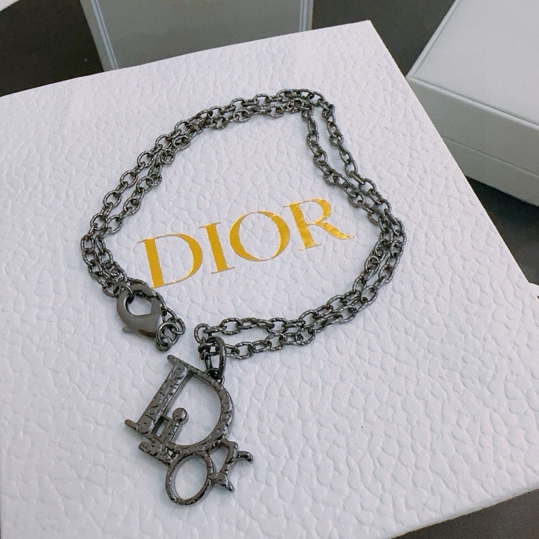    DIOR🔥新款 迪奥项链🇷🇼原单货🇷🇼专柜新款开模复古潮流时尚必备 男女均可佩戴 情侣款同款 摇滚