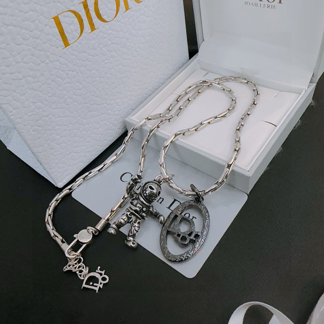    DIOR🔥新款 迪奥项链🇷🇼原单货🇷🇼专柜新款开模复古潮流时尚必备 男女均可佩戴 情侣款同款 摇滚