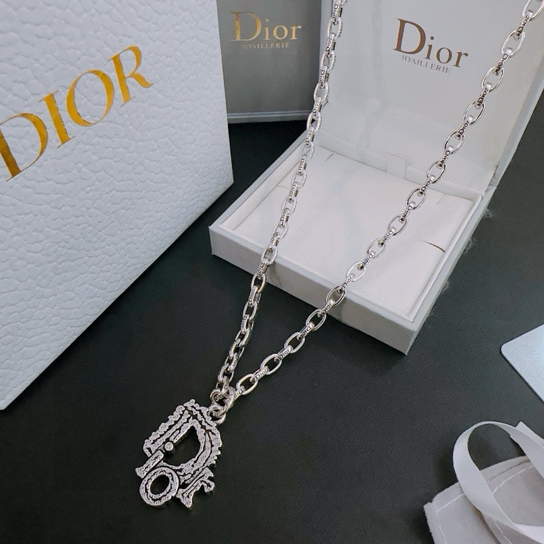    DIOR🔥新款 迪奥项链🇷🇼原单货🇷🇼专柜新款开模复古潮流时尚必备 男女均可佩戴 情侣款同款 摇滚