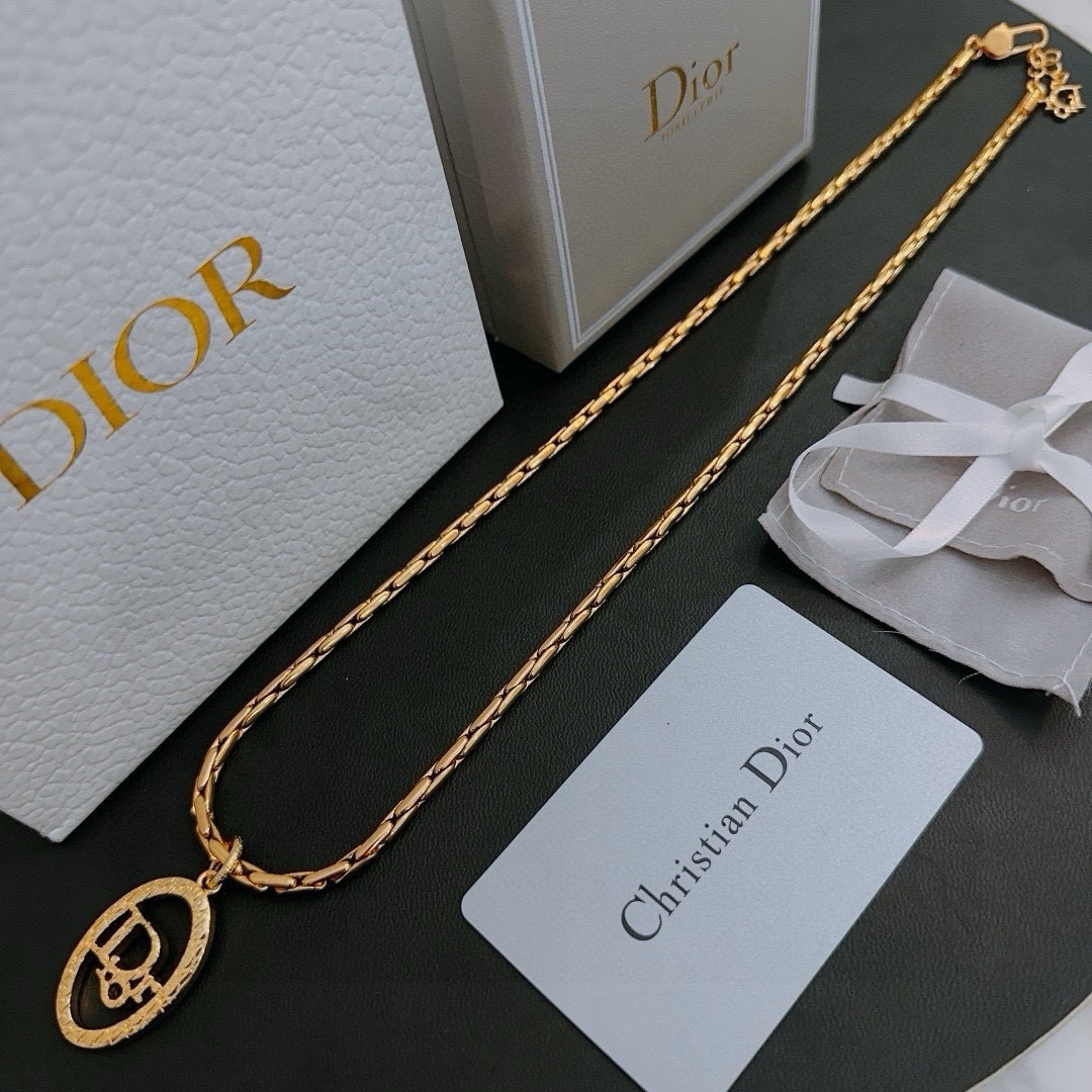    DIOR🔥新款 迪奥项链🇷🇼原单货🇷🇼专柜新款开模复古潮流时尚必备 男女均可佩戴 情侣款同款 摇滚
