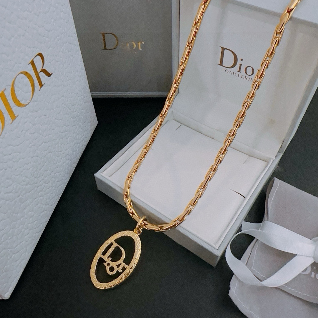    DIOR🔥新款 迪奥项链🇷🇼原单货🇷🇼专柜新款开模复古潮流时尚必备 男女均可佩戴 情侣款同款 摇滚