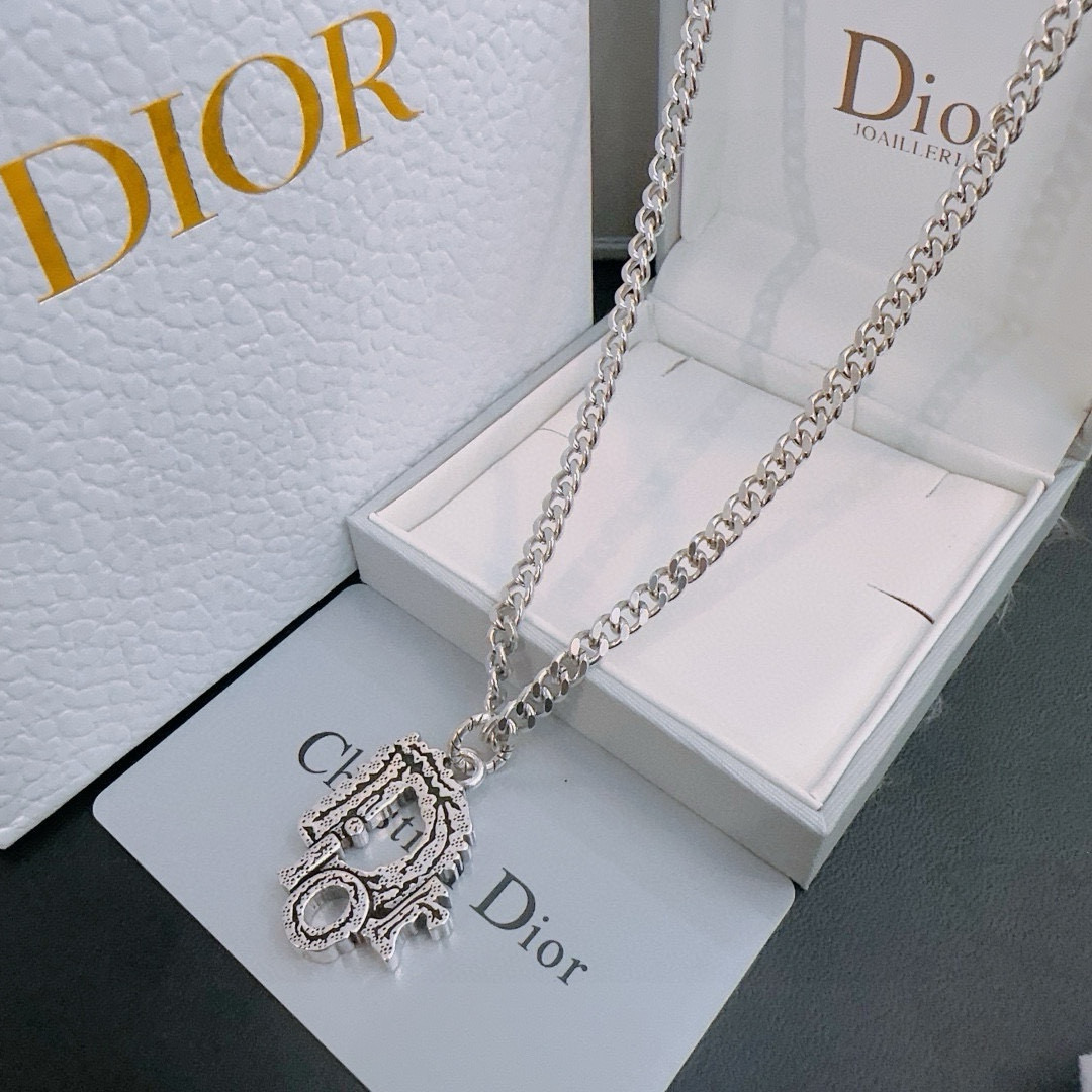    DIOR🔥新款 迪奥项链🇷🇼原单货🇷🇼专柜新款开模复古潮流时尚必备 男女均可佩戴 情侣款同款 摇滚