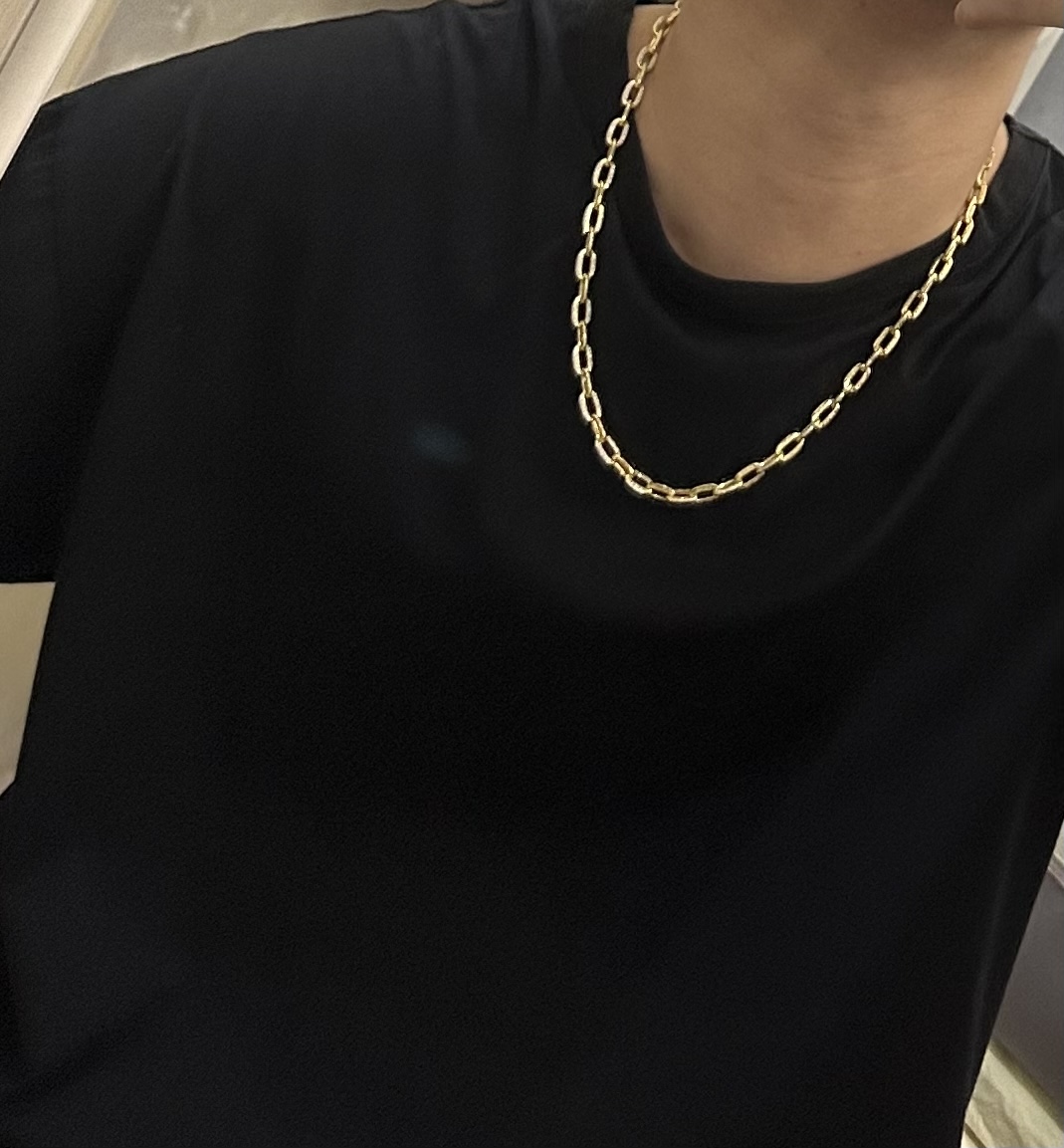    新款带钻卡地亚项链V金材质系列 品相完美，细节无敌，那种独特的色泽完全无可挑剔，再缀以经典指环外形