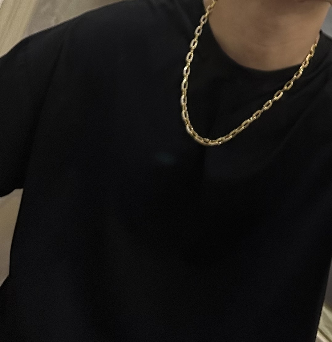    新款带钻卡地亚项链V金材质系列 品相完美，细节无敌，那种独特的色泽完全无可挑剔，再缀以经典指环外形