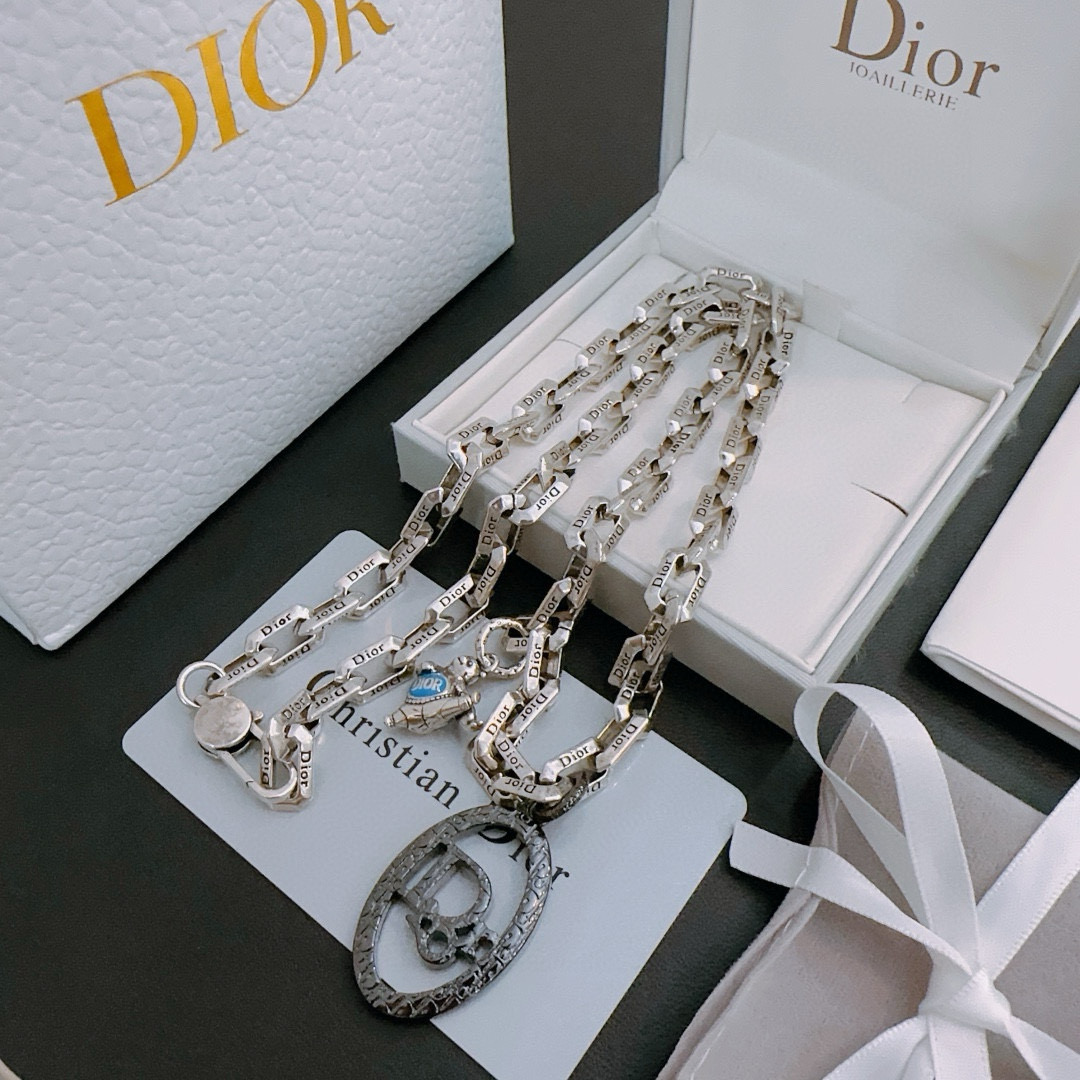    DIOR🔥新款 迪奥项链🇷🇼原单货🇷🇼专柜新款开模复古潮流时尚必备 男女均可佩戴 情侣款同款 摇滚