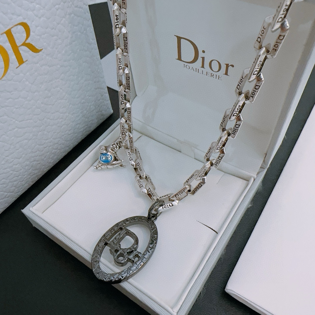    DIOR🔥新款 迪奥项链🇷🇼原单货🇷🇼专柜新款开模复古潮流时尚必备 男女均可佩戴 情侣款同款 摇滚