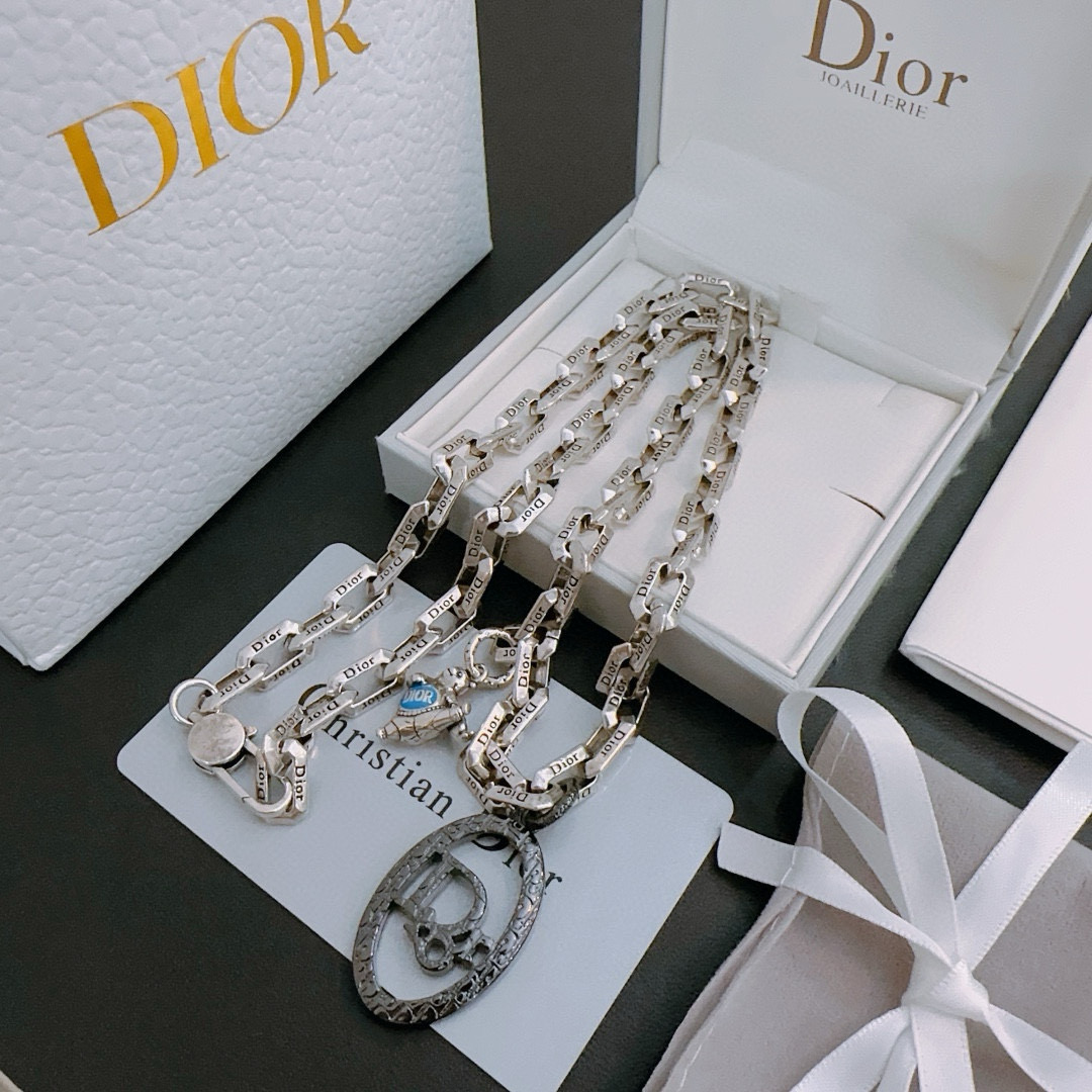    DIOR🔥新款 迪奥项链🇷🇼原单货🇷🇼专柜新款开模复古潮流时尚必备 男女均可佩戴 情侣款同款 摇滚