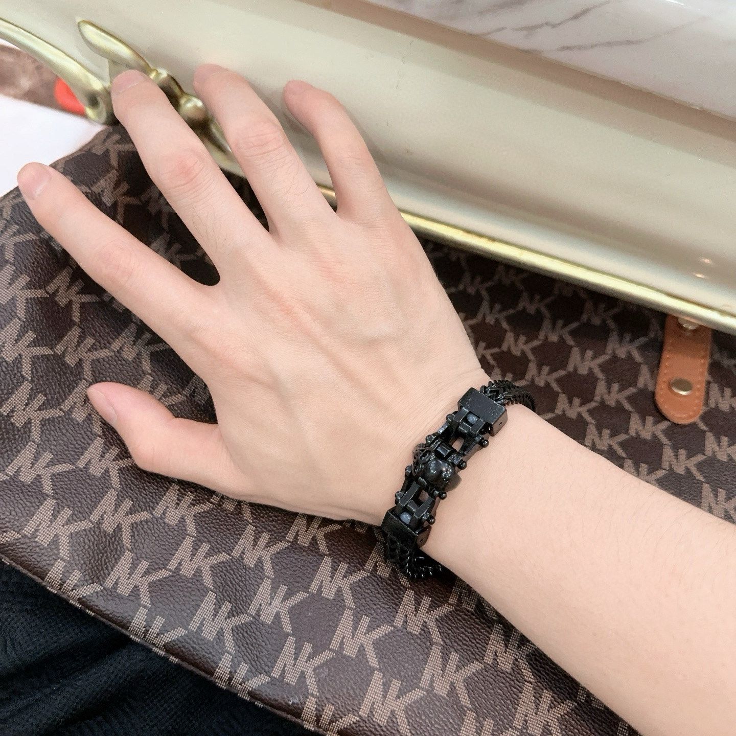   新款Alexander McQueen 亚历山大 麦昆 手链  专柜一致原版定制  骨子里那种叛逆浮