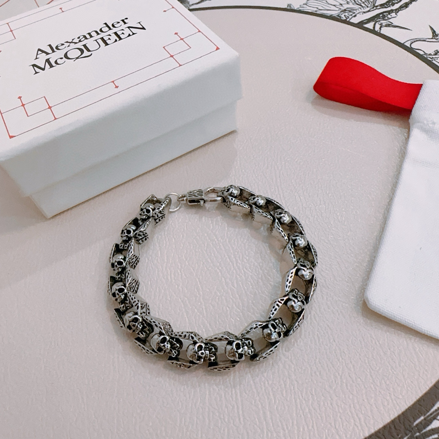   新款Alexander McQueen 亚历山大 麦昆 手链  专柜一致原版定制  骨子里那种叛逆浮