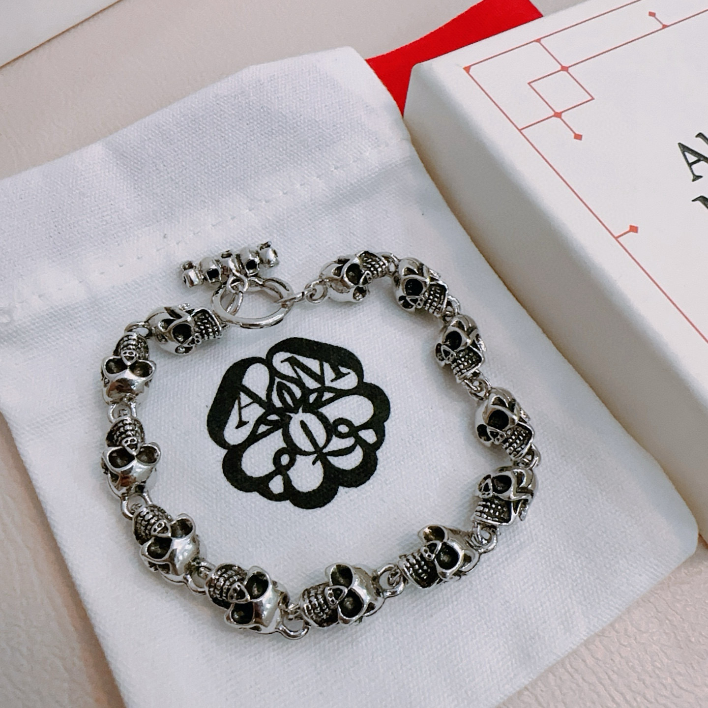   新款Alexander McQueen 亚历山大 麦昆 手链  专柜一致原版定制  骨子里那种叛逆浮