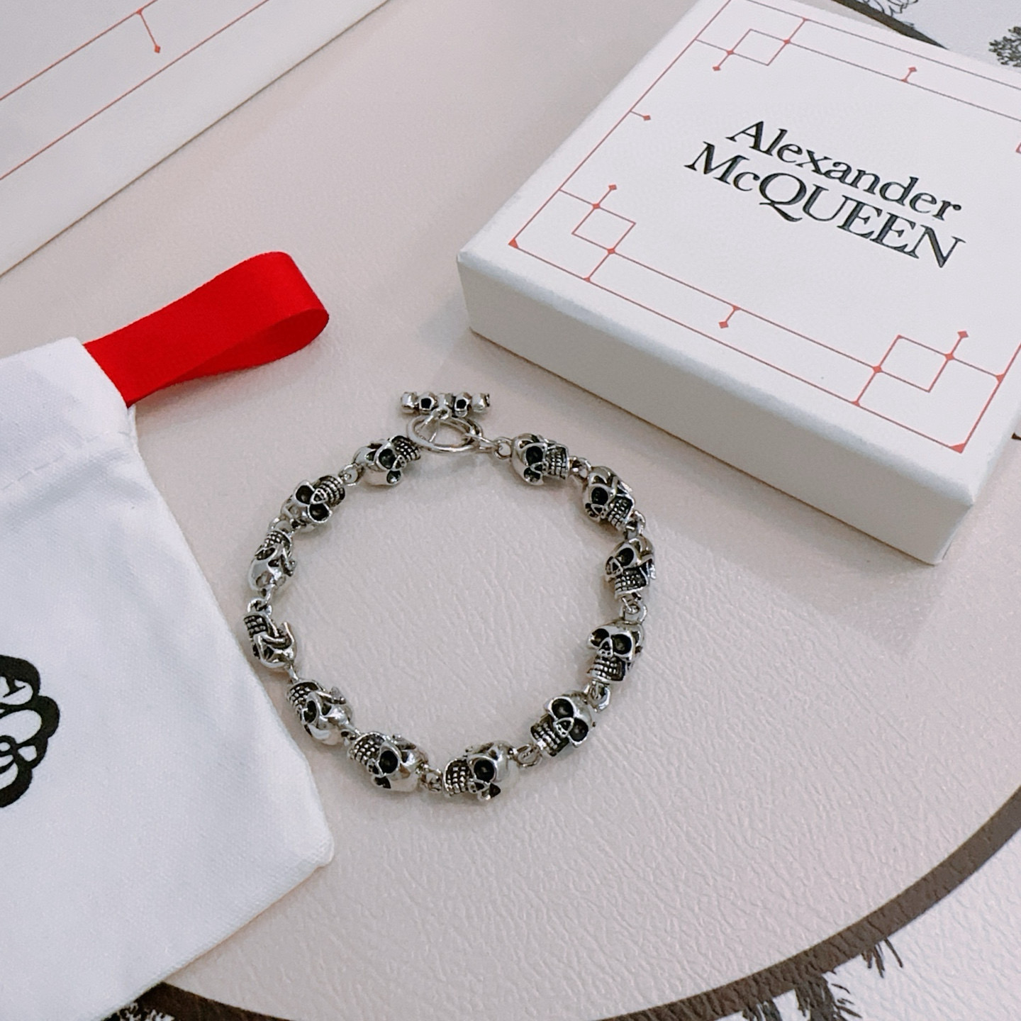  新款Alexander McQueen 亚历山大 麦昆 手链  专柜一致原版定制  骨子里那种叛逆浮