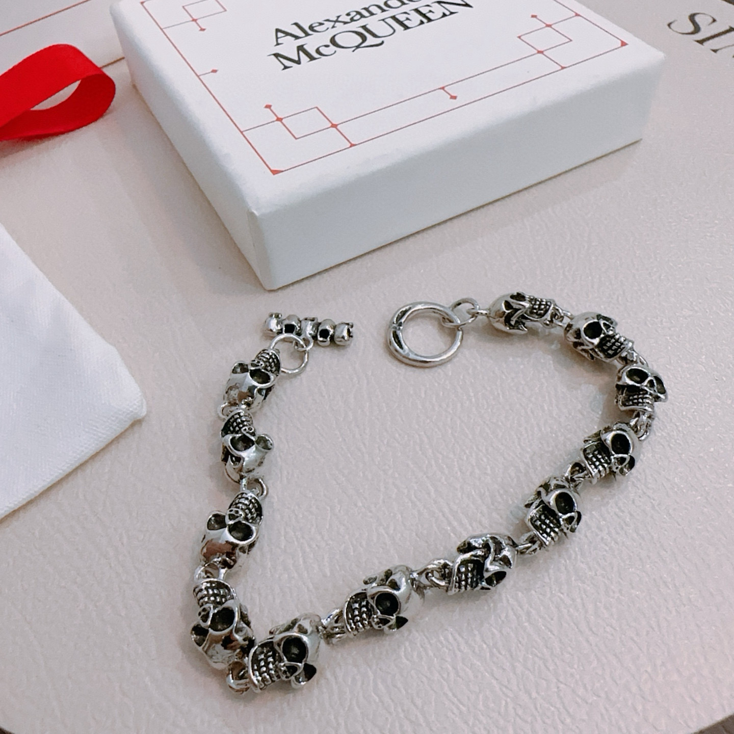   新款Alexander McQueen 亚历山大 麦昆 手链  专柜一致原版定制  骨子里那种叛逆浮