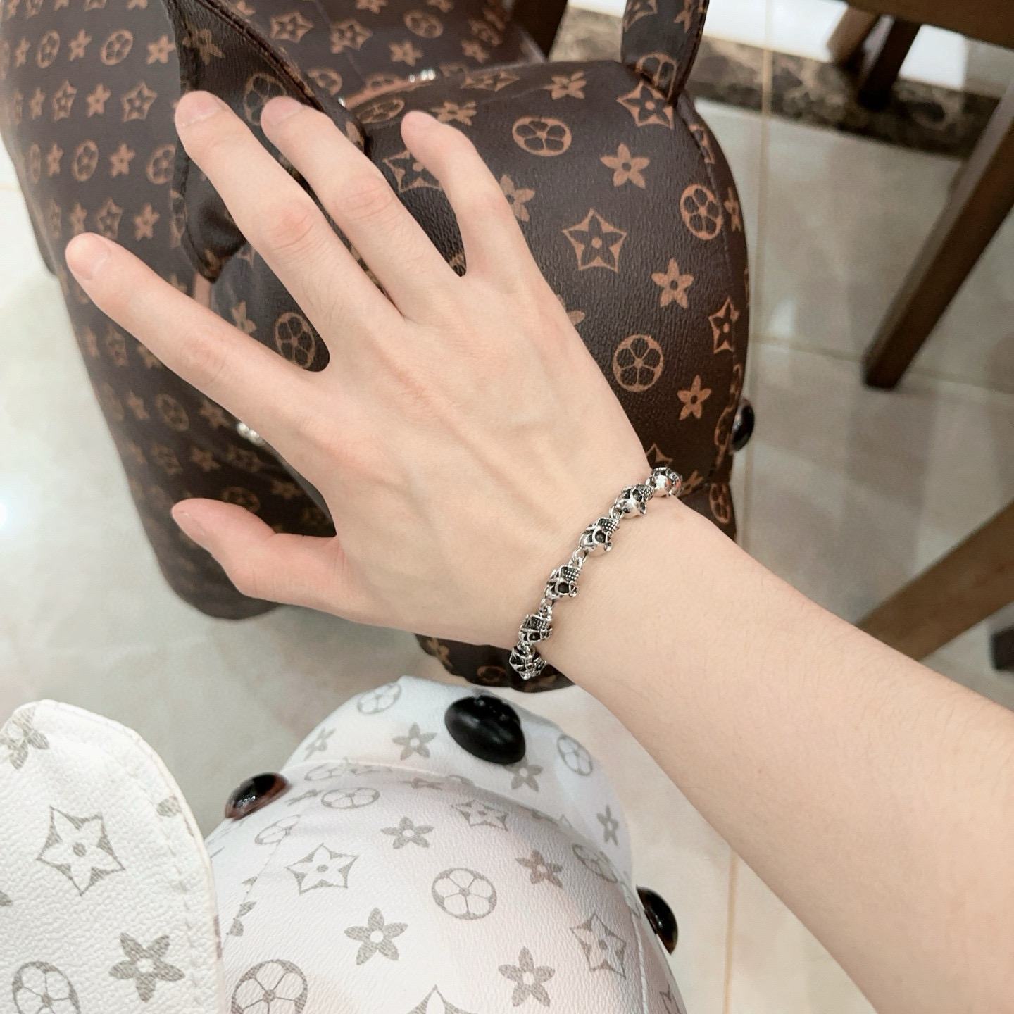   新款Alexander McQueen 亚历山大 麦昆 手链  专柜一致原版定制  骨子里那种叛逆浮