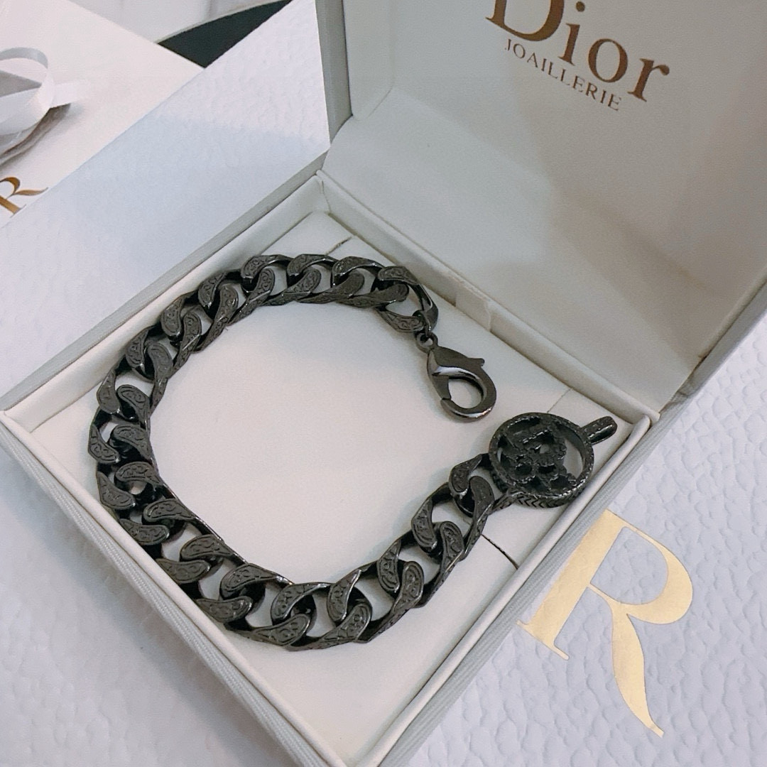         DIOR新款🔥高品质迪奥手链原单货专柜新款开模复古潮流时尚必备 男女均可佩戴 情侣款同款