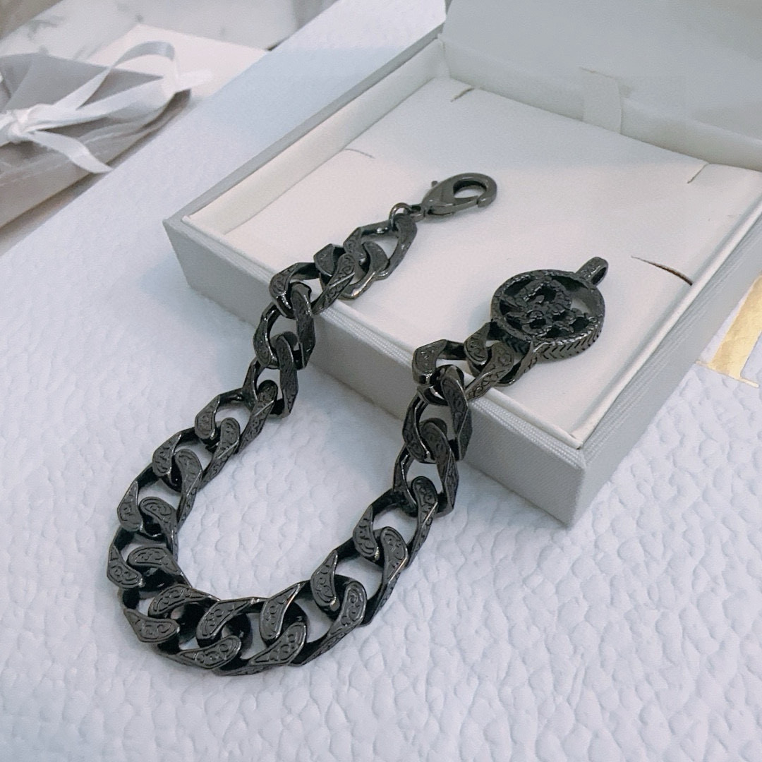         DIOR新款🔥高品质迪奥手链原单货专柜新款开模复古潮流时尚必备 男女均可佩戴 情侣款同款