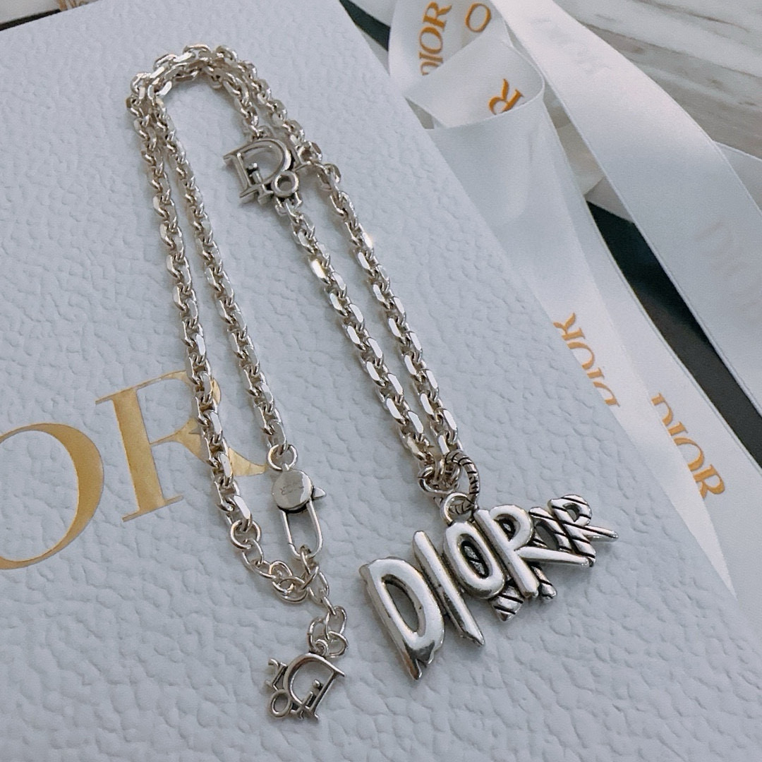    DIOR🔥新款 迪奥项链🇷🇼原单货🇷🇼专柜新款开模复古潮流时尚必备 男女均可佩戴 情侣款同款 摇滚